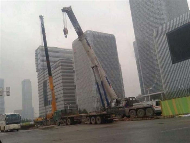 西乡县“自动找平”—— 吊车的 “平地神器” 技术